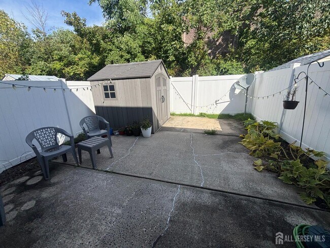 Building Photo - 211 Gambocz Ct