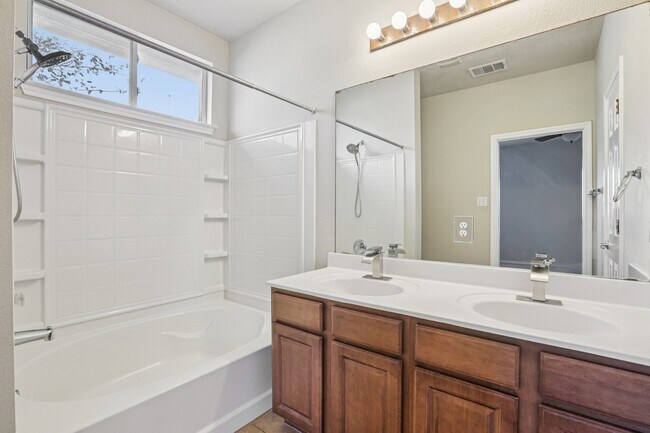 Building Photo - 165 Firwood N