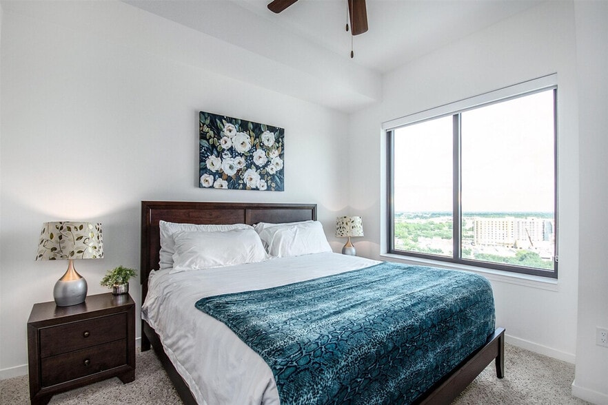 Building Photo - 2002 Holcombe Blvd