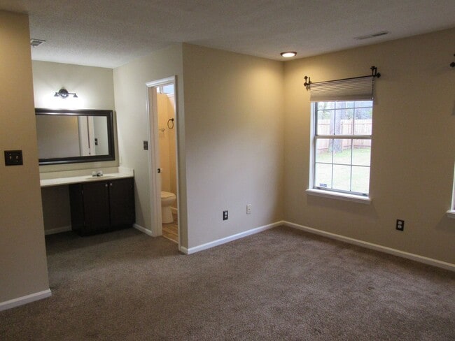 Building Photo - 3 BR 2 BA Hunters Creek