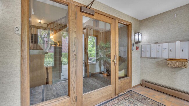 Building Photo - 615 Michigan Ave