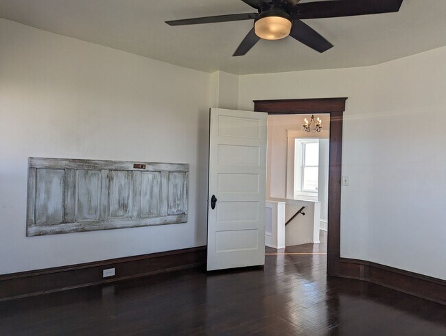 Building Photo - Stunning Remodeled Juliaetta Farm House