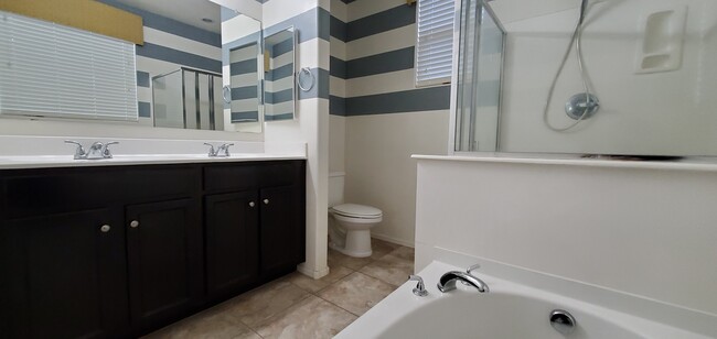 Master Bathroom (1) - 3907 S Vineyard Ave