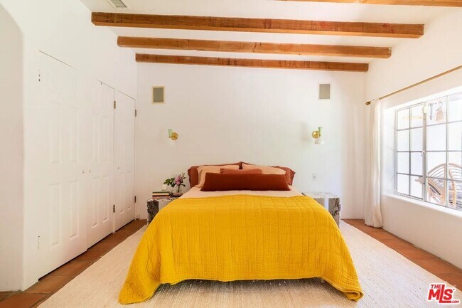 Building Photo - 3539 Canon Dr