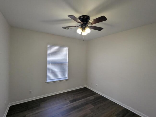 Building Photo - 210 Stone Gate Dr