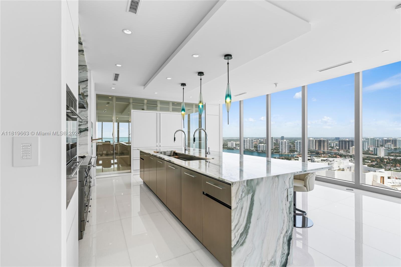 Building Photo - 17975 Collins Ave