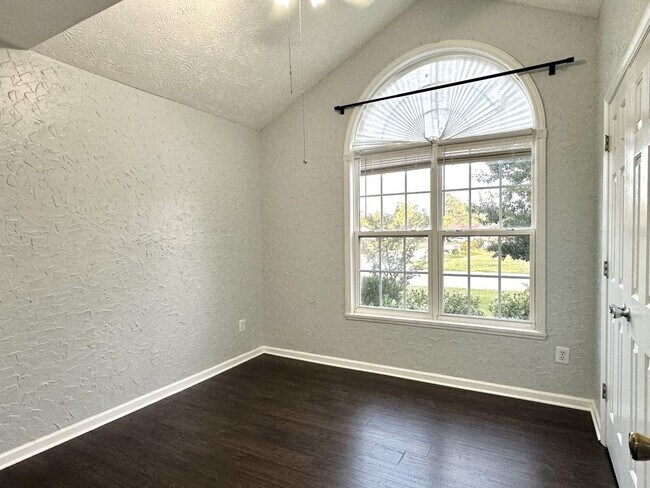 Building Photo - 1002 Coalport Rd