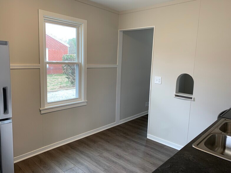 Building Photo - 112 Polster Dr