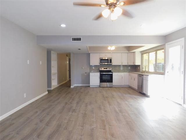 Building Photo - 1524 Carnation Dr