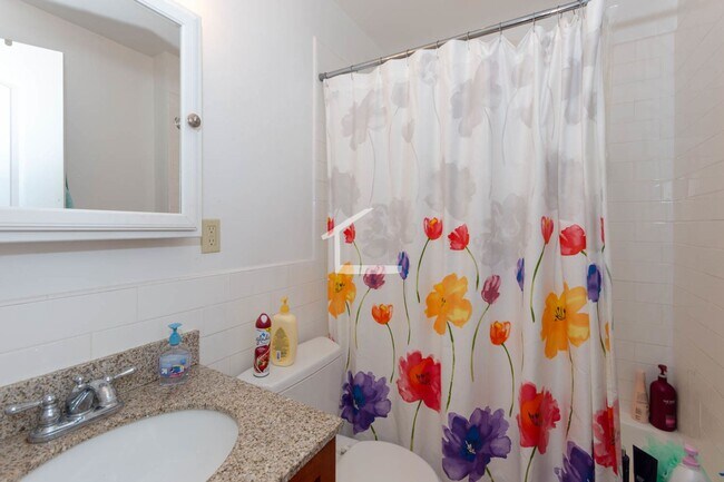 Building Photo - 35 Glenville Ave