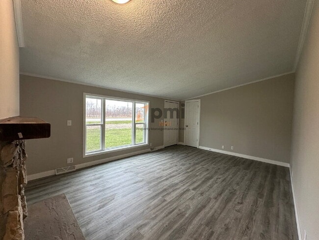 Building Photo - 798 Governor Rd