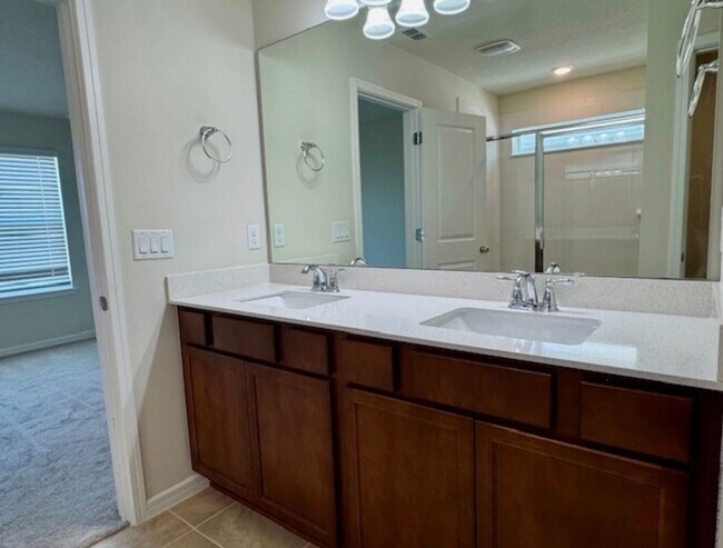 Building Photo - Isles of Lake Nona!! 3 Bedroom 2.5 Bathroom Townhome