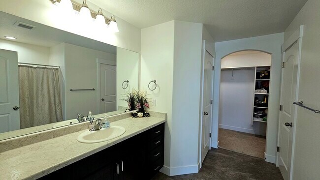 Building Photo - 983 W Coral Charm Wy