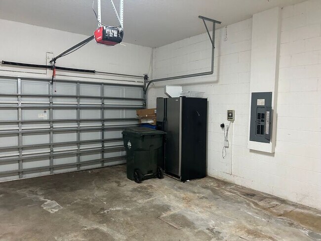 Building Photo - 854 Kazaros Cir