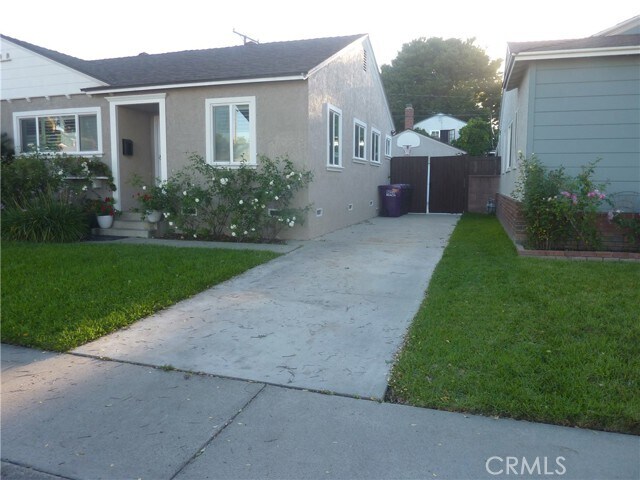 Building Photo - 3673 Iroquois Ave