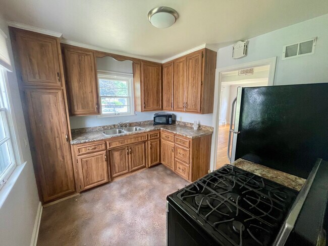 Building Photo - 3224 Dakota Ave S