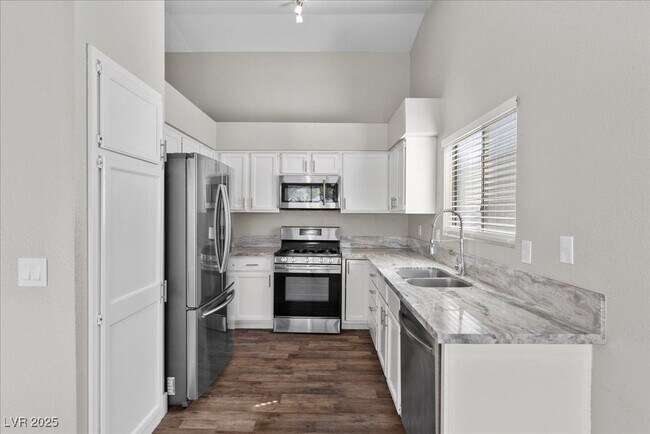 Building Photo - 720 Skipjack Dr