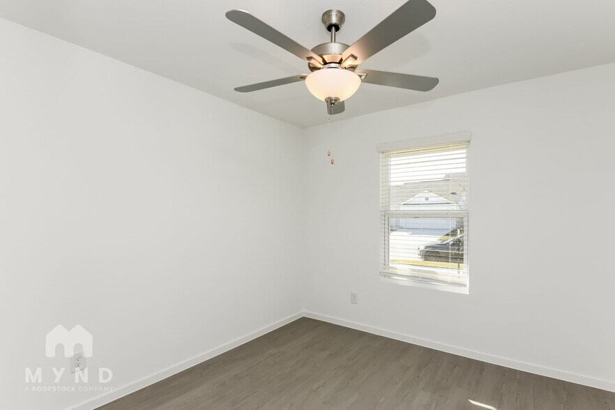 Building Photo - 2721 Ctr Crk Ln