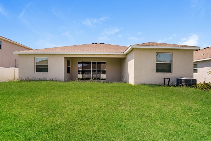 Building Photo - 5877 SW 82nd Ln