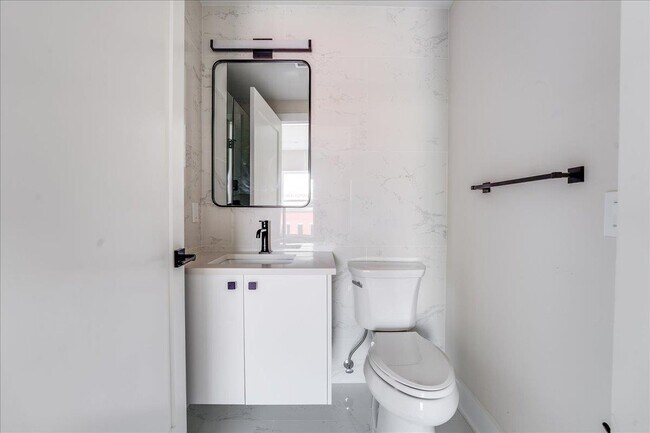 Building Photo - 237 Washington St