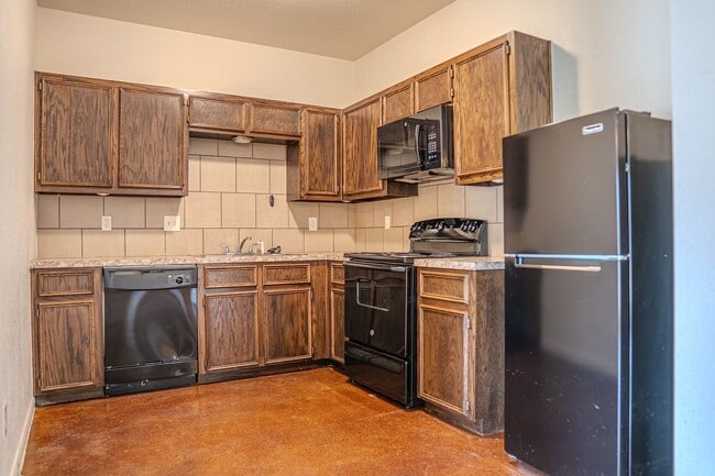 Building Photo - PRICE IMPROVEMENT!!! NOW ONLY $1,350!!!!