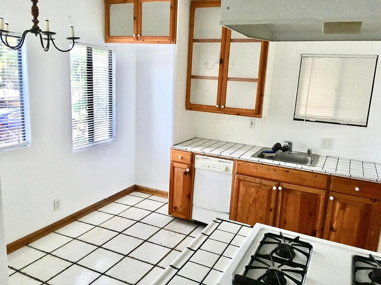 Building Photo - 460 W 39th St