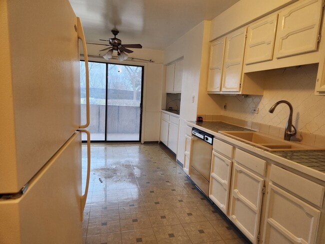 Building Photo - 9242 Gross Point Rd