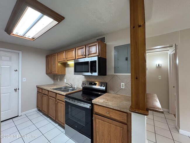 Building Photo - 4464 Spring Glen Rd