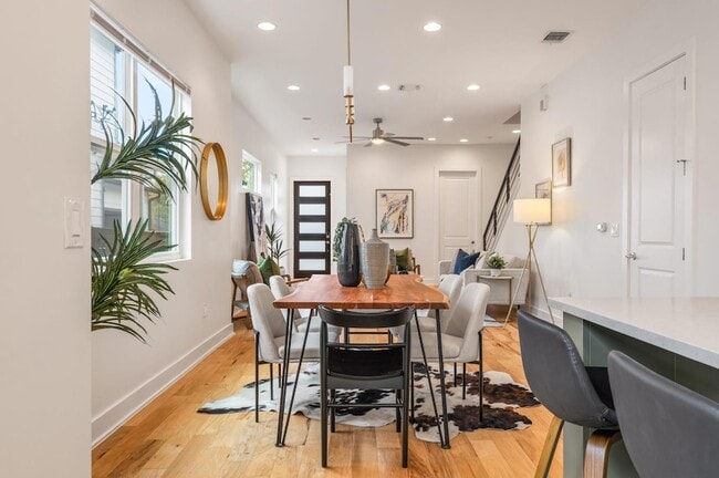 Building Photo - 1301 Cometa St