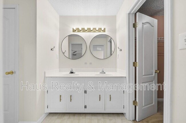 Building Photo - 1361 Jenny Ln