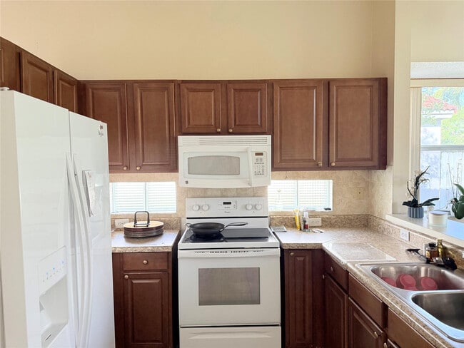 Building Photo - 4965 SW 153rd Ave