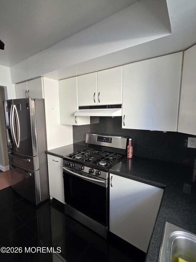 Building Photo - 71 Newark Pl