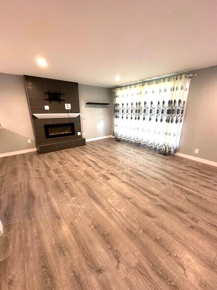 Building Photo - 714 N 179th St