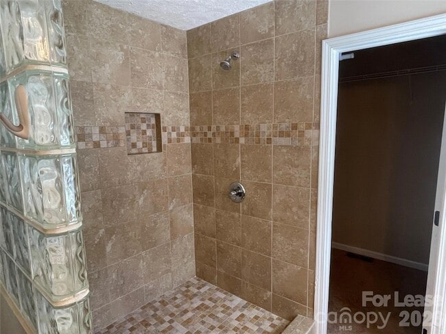 Building Photo - 23 44th Ave Pl NE