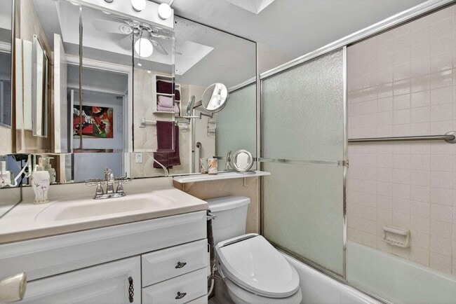 Building Photo - 100 SE 6th Ave