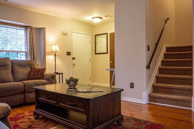 Building Photo - 256 Quassaick Ave