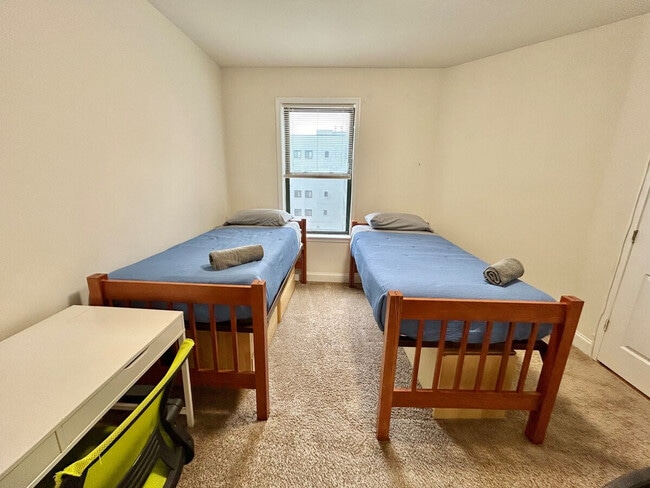 Building Photo - 416 Madison St