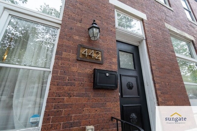 Building Photo - 442 N Linwood Ave