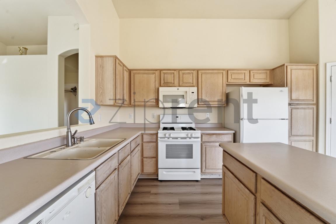 Building Photo - 13418 N 82nd Ln