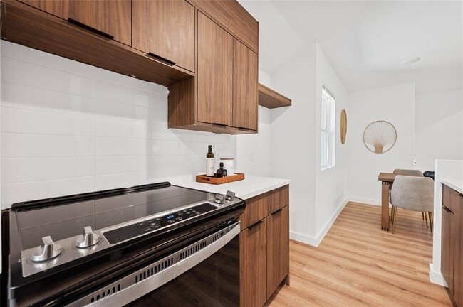 Building Photo - 6807 Woodhue Dr