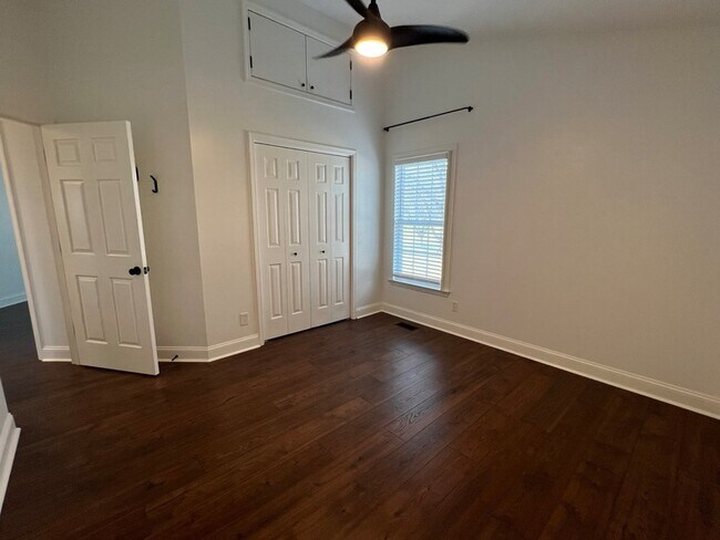 Building Photo - 2654 Crosspark Dr