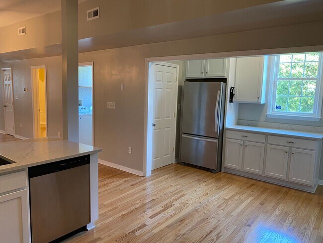 Building Photo - Quiet Cozy Northside Home for Rent