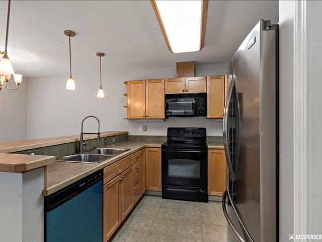 Building Photo - Timber Ridge Townhome