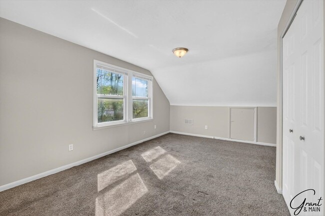 Building Photo - $1450 4 Bedrooms