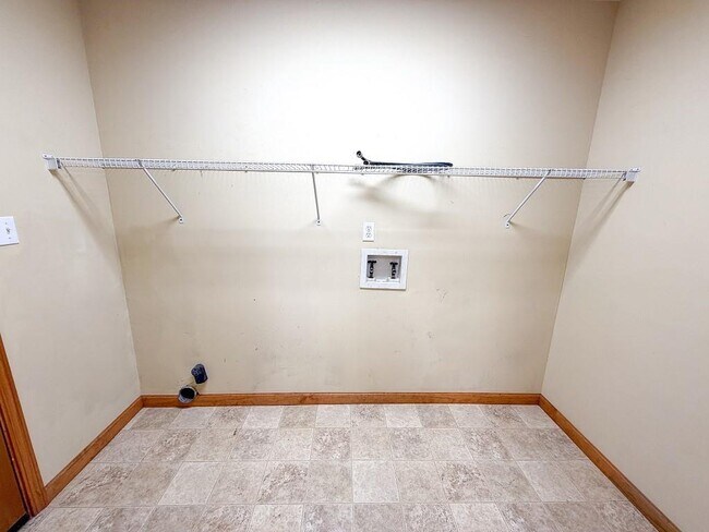 Building Photo - 2544 Oakmont Ct