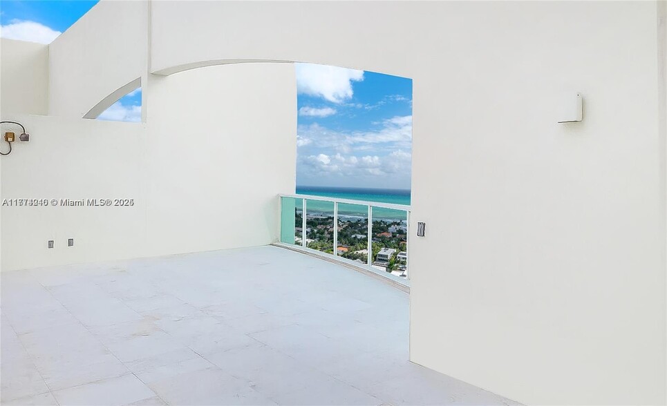 Building Photo - 20201 E Country Club Dr