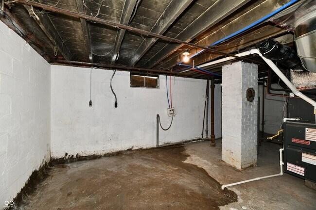 Building Photo - 3910 E 34th St