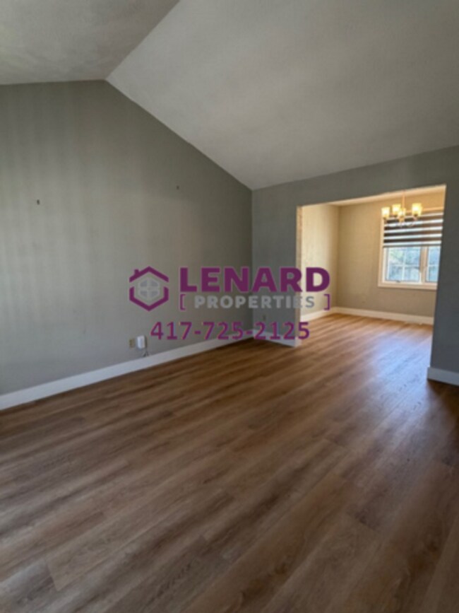 Building Photo - Spacious 3 Bedroom Home!