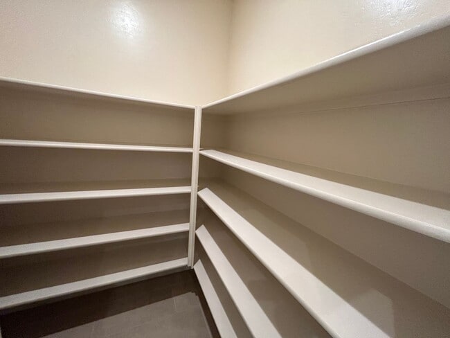Building Photo - 10406 Alondra Dr