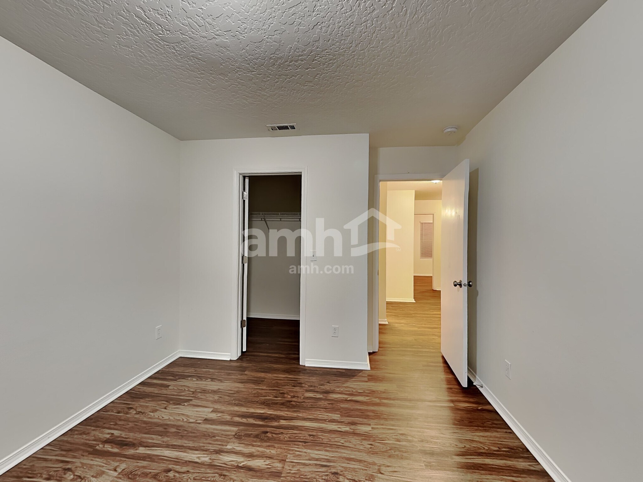Building Photo - 1211 N Cambrick Dr